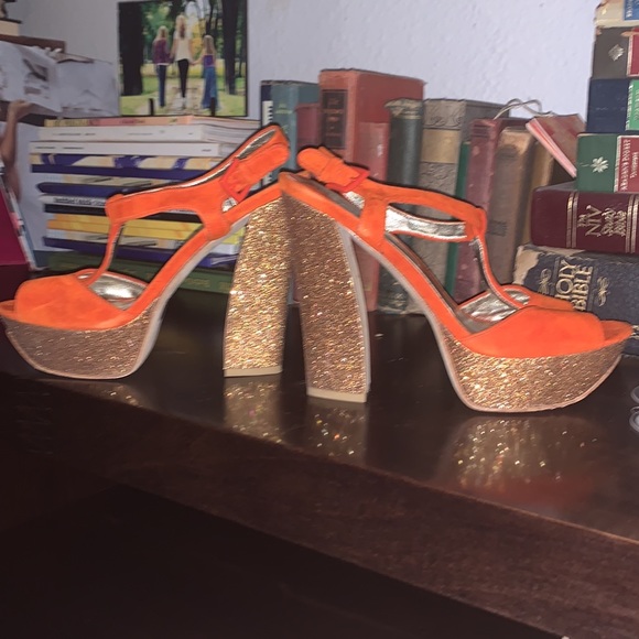 PELLE MODA size 7 1/2 platform 5” heel - Picture 5 of 7